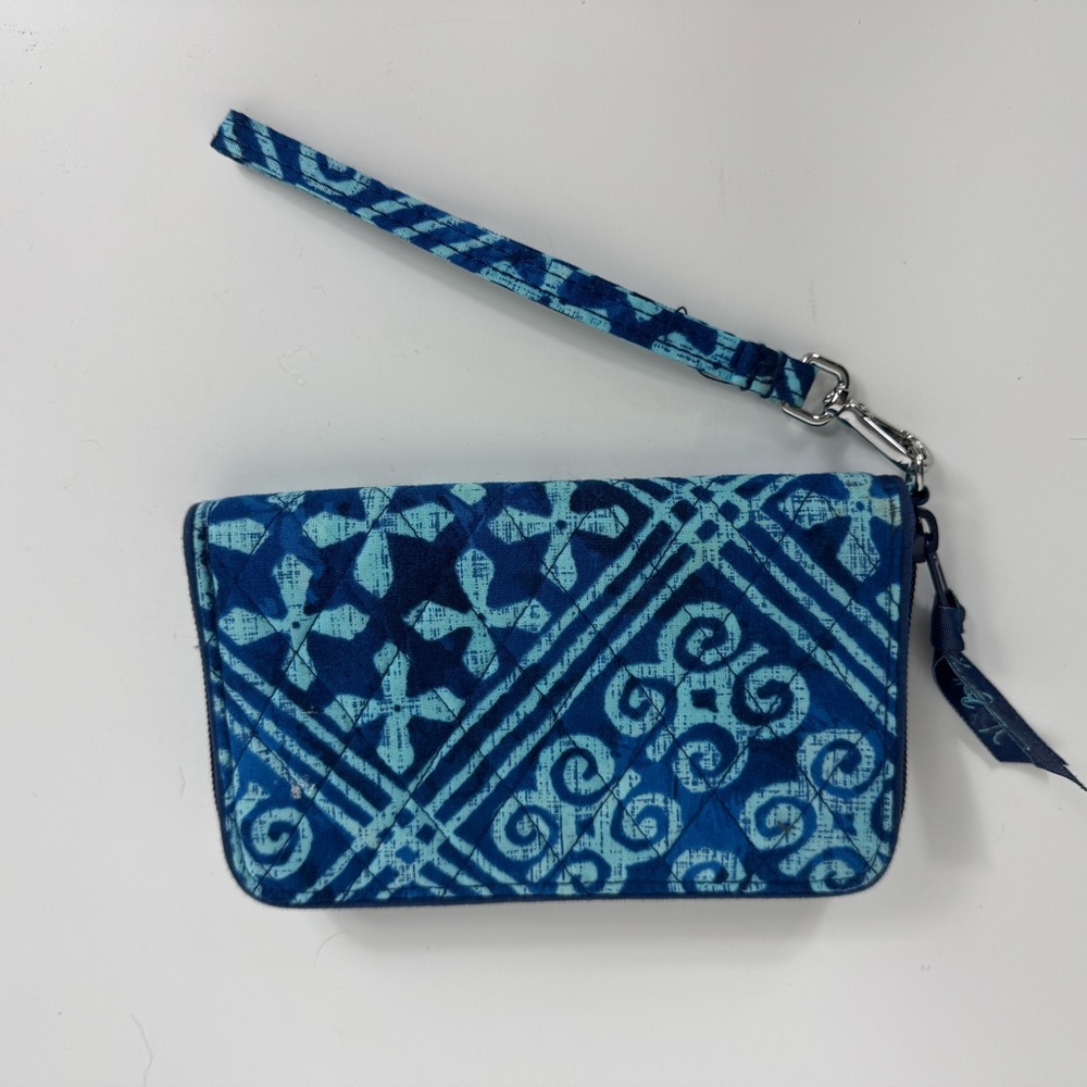 Vera Bradley RFID Front Zip Wristlet Wallet in Cuban Tiles Pattern